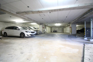 【駐車場】