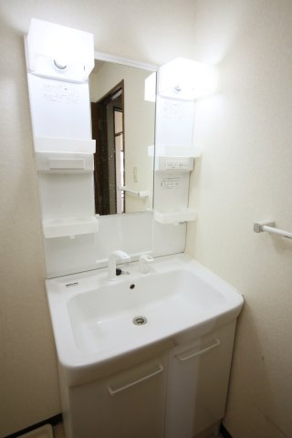 ヴァンベール新舞子の独立洗面台