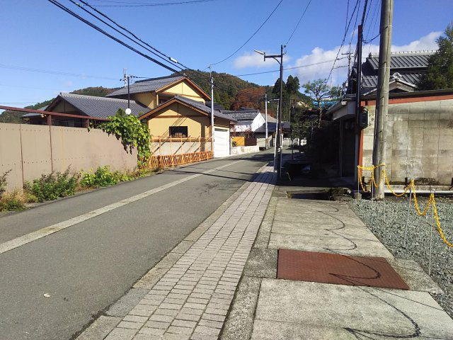 高島市朽木市場119坪土地の前面道路含む現地写真