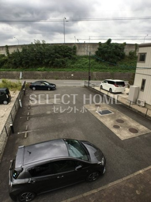 【駐車場】 | アンプルールリーブルリベルテ | 駐車場があるので、車を買う予定の方も安心です
