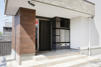 【エントランス】 | 宅配ボックスあり