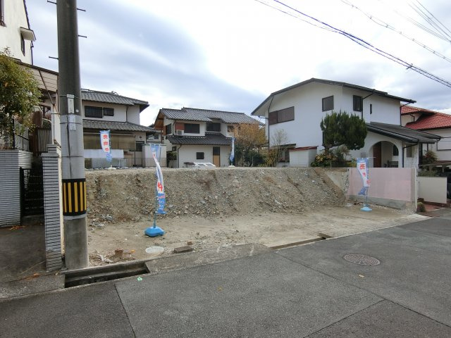 神戸市垂水区つつじが丘２丁目　売土地の前面道路含む現地写真|建築条件なし　整形地です
