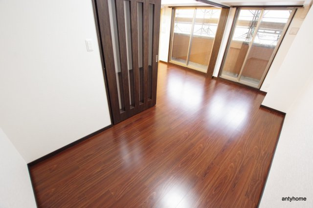 プレジオ本町　仲介手数料無料の洋室