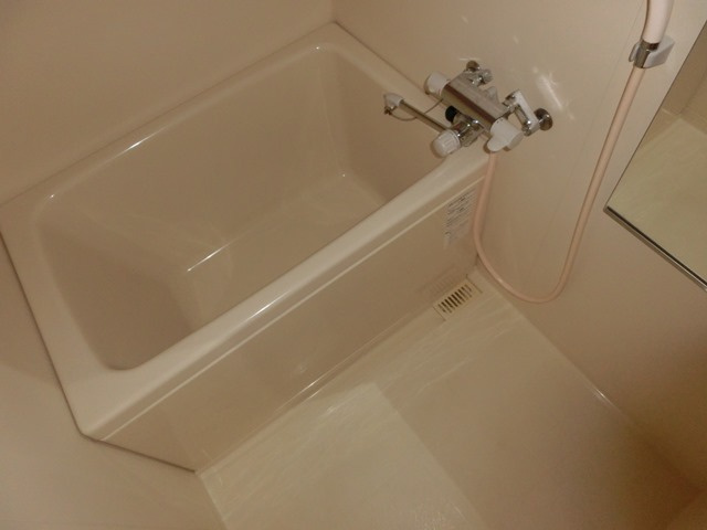 ウィスタリア新北野の浴室