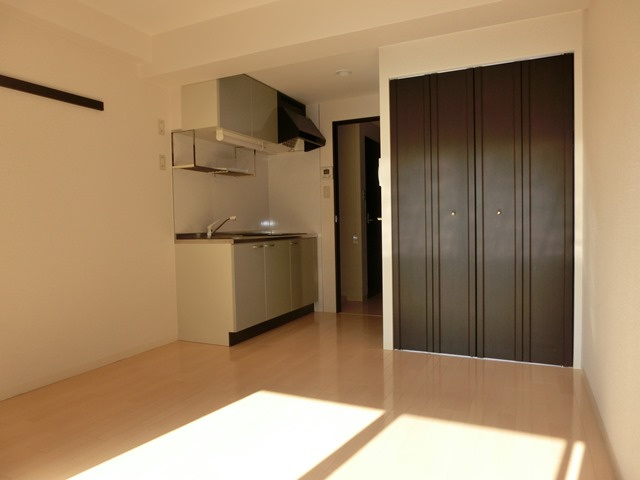 ウィスタリア新北野の洋室