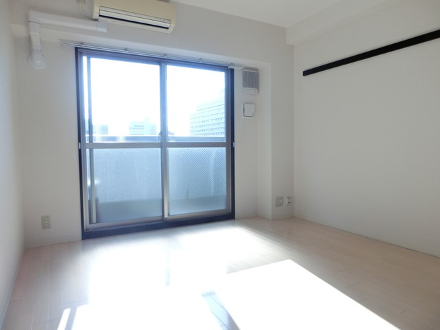 ウィスタリア新北野の洋室