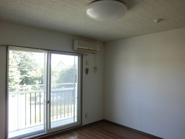 ジュネスルーセントの居間・リビング