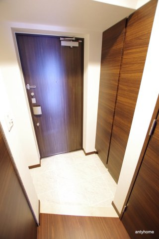 グランカーサ難波元町　仲介手数料無料の玄関