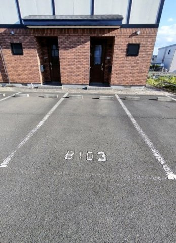ガーデンプレイスB棟の駐車場
