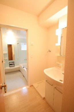 グランモアの洗面所|スペースが確保できる洗面所です