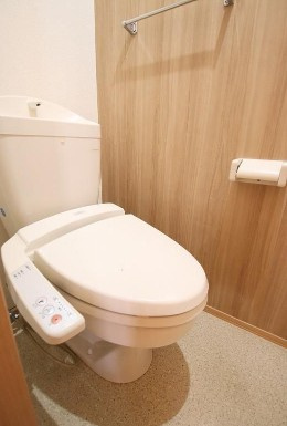 グランモアのトイレ|落ち着いた色調のトイレです