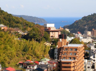 【展望】 | 湯河原の街を一望出来ます。遠望には海が見えます。