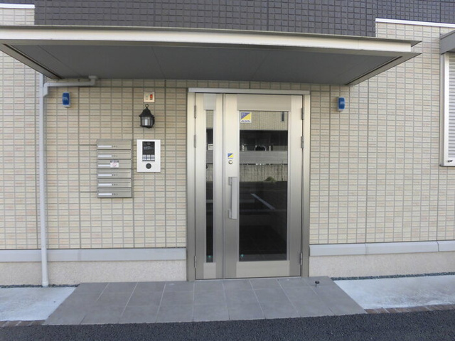 上益城郡益城町大字広崎のアパートのエントランス