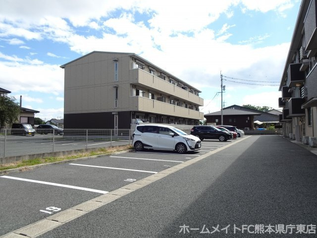 上益城郡益城町大字広崎のアパートの駐車場