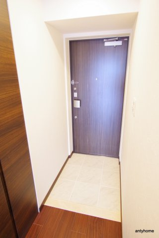 グランカーサ難波元町　仲介手数料無料の玄関