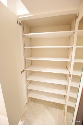 グランカーサ難波元町　仲介手数料無料の収納
