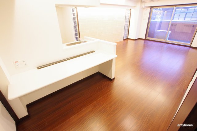 B-PROUD天満橋　仲介手数料無料の居間・リビング