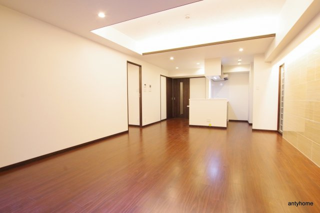 B-PROUD天満橋　仲介手数料無料の居間・リビング