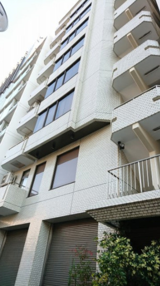 ロリエ市ヶ谷ビルの外観