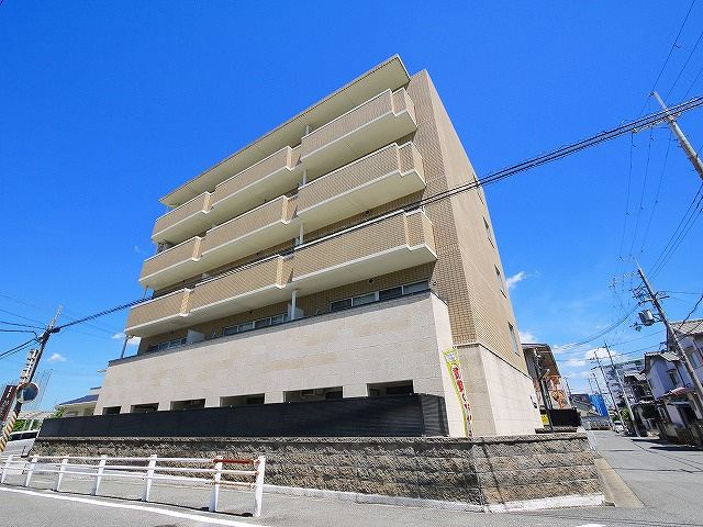 春日マンションの外観|キレイな外観です。