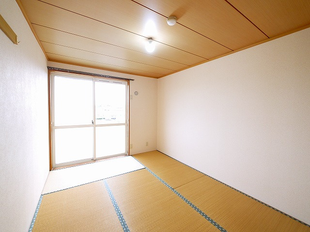 レスポワールⅠ（五条）の和室|い草の香りが落ち着く素敵な和室です