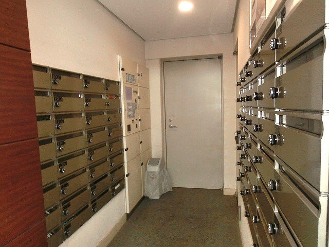 RESIDIA神田岩本町のロビー|宅配ＢＯＸです