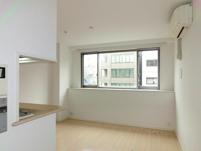 RESIDIA神田岩本町の居間・リビング