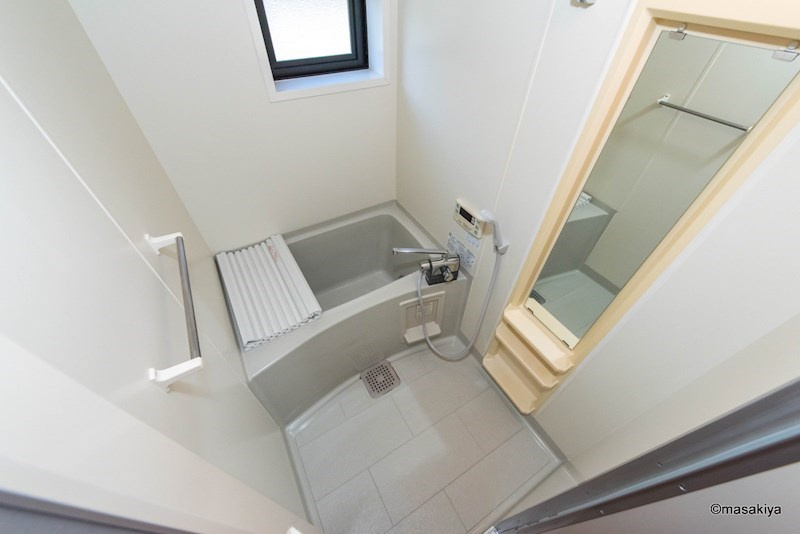 ジョリー若槻の浴室|お風呂　追い焚き付きです。