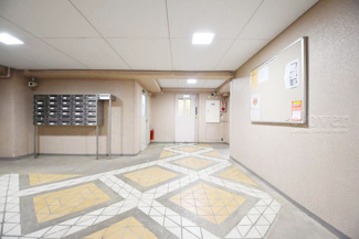 【エントランス】 | エントランスホール　※大規模修繕工事中