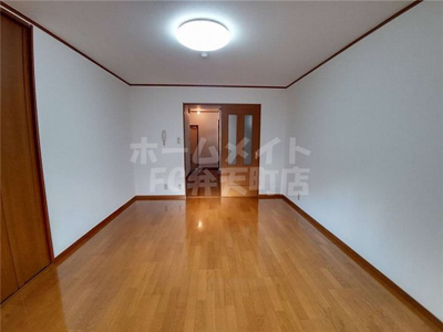 【居間・リビング】 | ヴィラ天保山 | 使いやすい居間です