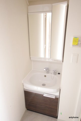 ファステート難波WESTパーク　仲介手数料無料の洗面所