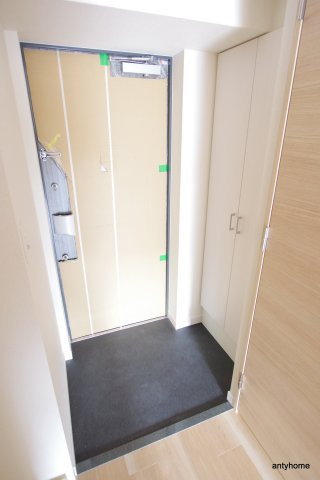 ファステート難波WESTパーク　仲介手数料無料の玄関