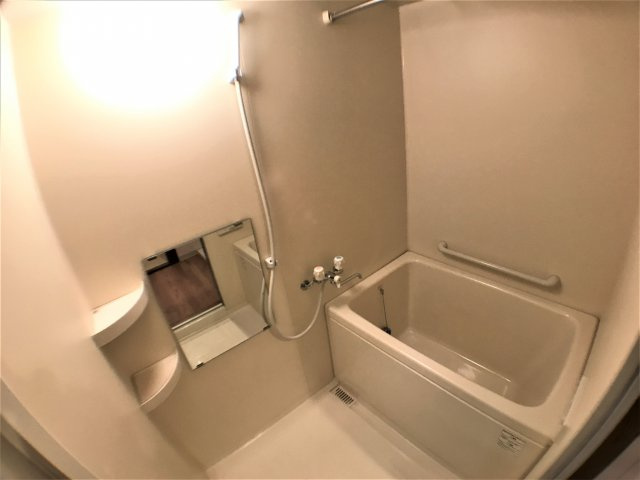 カーサコモダ新舞子Bの浴室