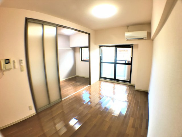 カーサコモダ新舞子Bの居間・リビング