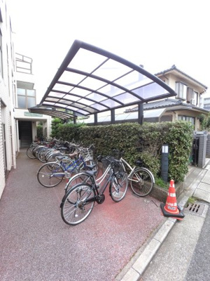 【その他共用部分】 | グリーンヒルズ３３５ | 屋根付の駐輪場です