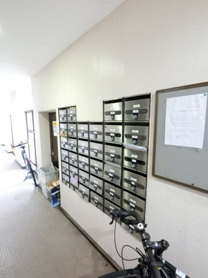 【その他共用部分】 | グリーンヒルズ３３５ | 掲示板と集合ポストです