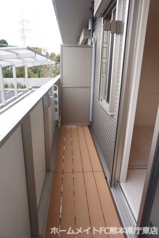 熊本市東区下江津６丁目のアパートのバルコニー