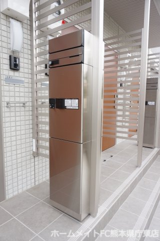熊本市東区下江津６丁目のアパートのエントランス