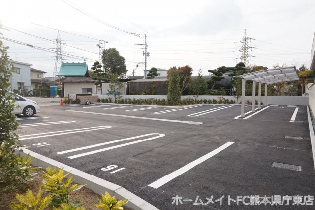熊本市東区下江津６丁目のアパートの駐車場