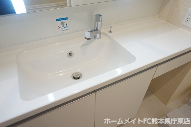 熊本市東区下江津６丁目のアパートの独立洗面台