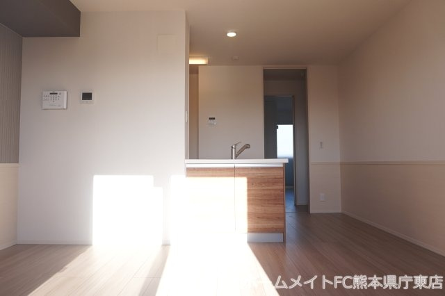 熊本市東区長嶺東５丁目のアパートの居間・リビング