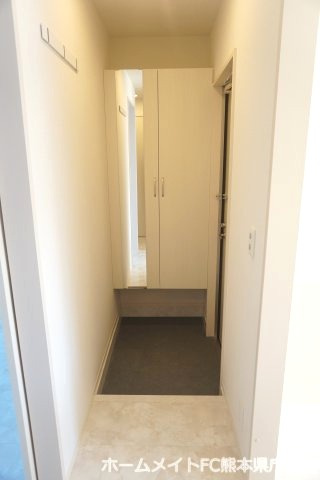 熊本市東区長嶺東５丁目のアパートの玄関