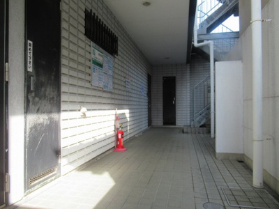 【ロビー】 | メゾンドファミール岡村（長瀬賃貸） | 建物の内部です