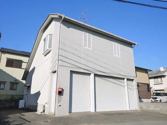 岡本店舗の外観|きれいな外観です。