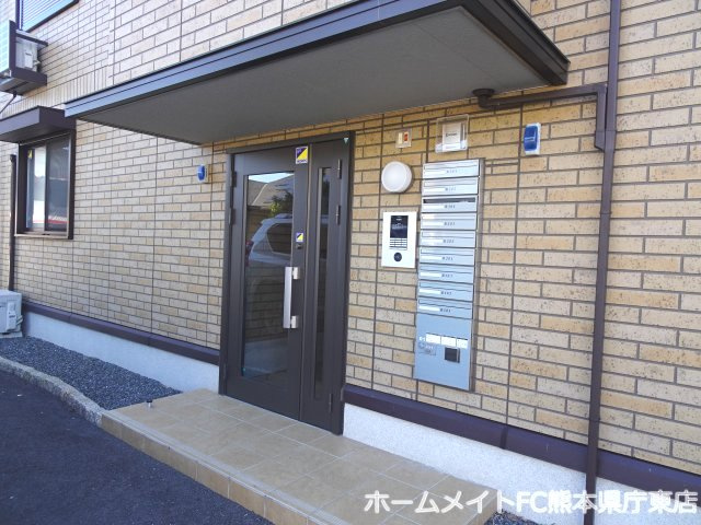 熊本市南区御幸西３丁目のアパートのエントランス