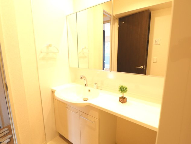 熊本市南区御幸西３丁目のアパートの独立洗面台