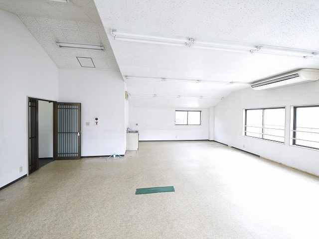 富雄北ビルの内装