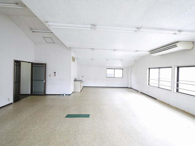 富雄北ビルの内装