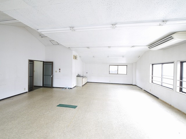 富雄北ビルの内装