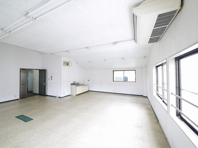 富雄北ビルの内装